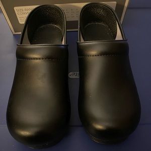 Women’s sz 39 WIDE DANSKO Professional Black Box In the box